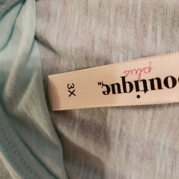 Ladies plus size blouse - Picture 5 of 5